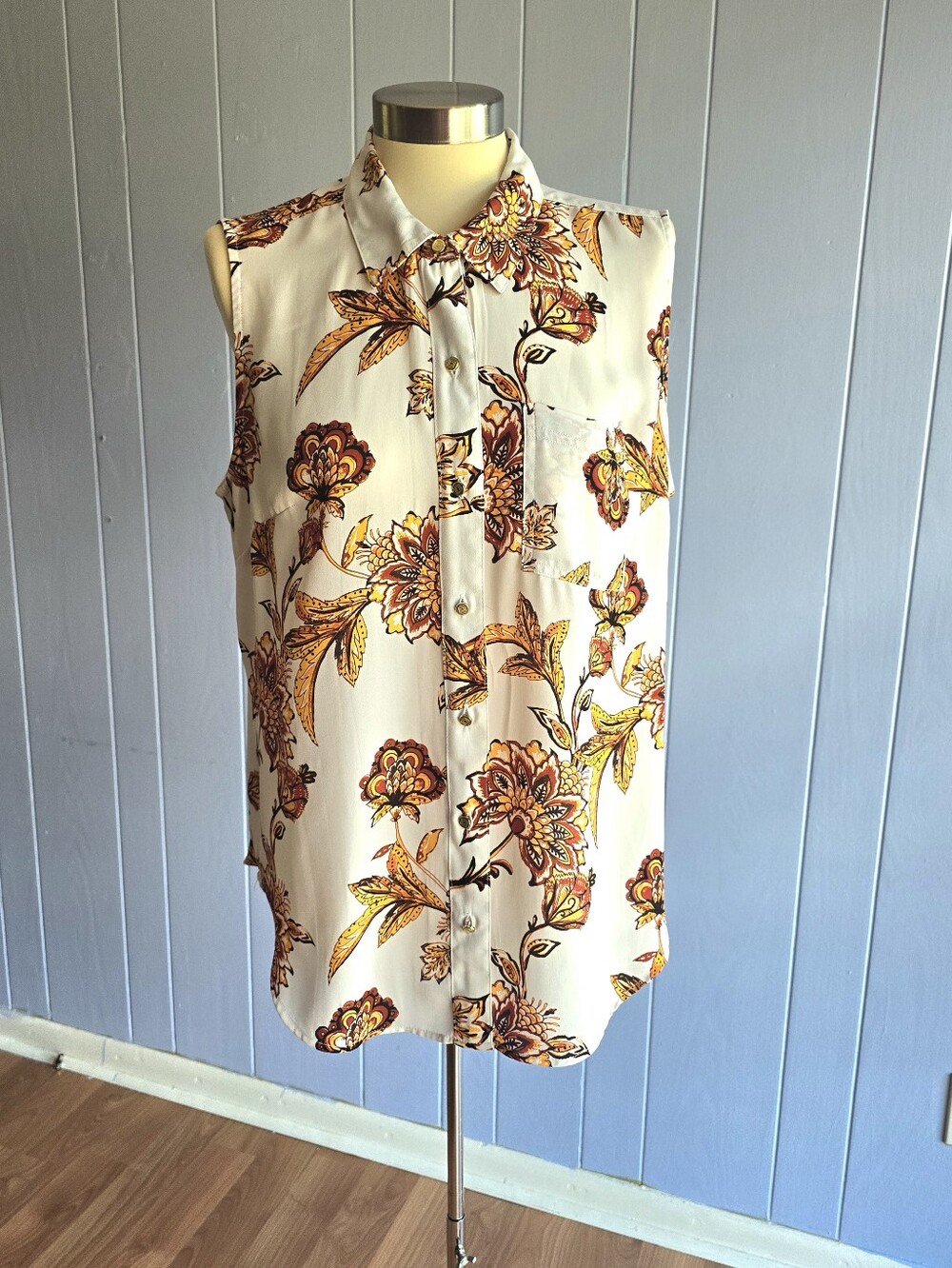 Liz Claiborne Women Sleeveless White Multicolored Floral Pattern